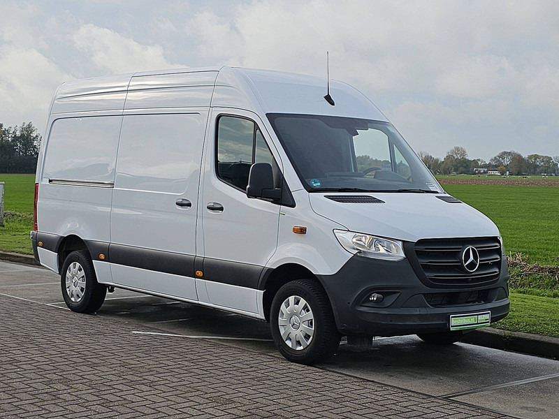 Mercedes-Benz Sprinter 317 L2H2 Mbux Navi RWD! - Furgon: 5 kép. Mercedes-Benz Sprinter 317 L2H2 Mbux Navi RWD! - Furgon: 5 kép.