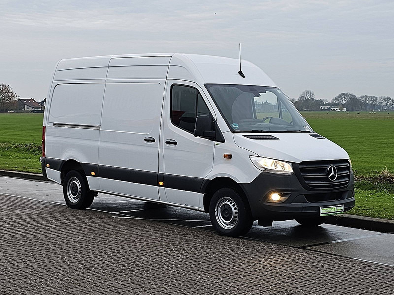 Mercedes-Benz Sprinter 317 L2H2 Mbux Navi RWD! - Furgon: 5 kép. Mercedes-Benz Sprinter 317 L2H2 Mbux Navi RWD! - Furgon: 5 kép.