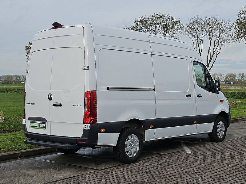 Mercedes-Benz Sprinter 317 L2H2 Mbux Navi RWD! - Furgon: 3 kép. Mercedes-Benz Sprinter 317 L2H2 Mbux Navi RWD! - Furgon: 3 kép.