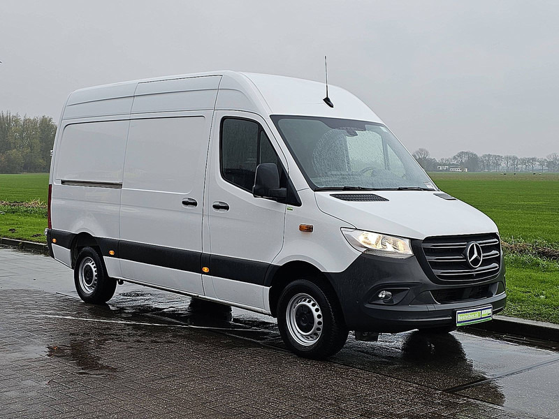 Mercedes-Benz Sprinter 317 L2H2 Mbux Navi RWD! - Furgon: 5 kép. Mercedes-Benz Sprinter 317 L2H2 Mbux Navi RWD! - Furgon: 5 kép.