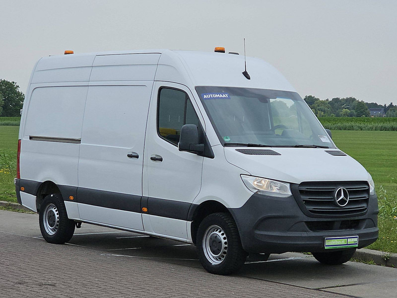 Mercedes-Benz Sprinter 319 L2H2 V6 3.5t-Trekh. - Furgon: 5 kép. Mercedes-Benz Sprinter 319 L2H2 V6 3.5t-Trekh. - Furgon: 5 kép.