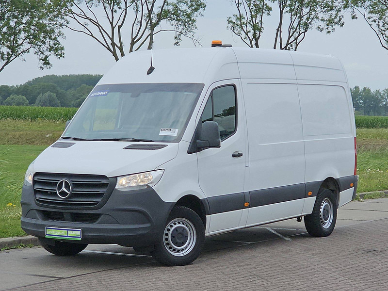 Mercedes-Benz Sprinter 319 L2H2 V6 3.5t-Trekh. - Furgon: 2 kép. Mercedes-Benz Sprinter 319 L2H2 V6 3.5t-Trekh. - Furgon: 2 kép.