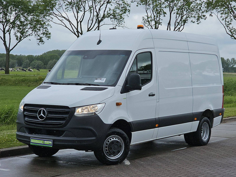 Mercedes-Benz Sprinter 516 L2H2 Navi Euro6 - Furgon: 2 kép. Mercedes-Benz Sprinter 516 L2H2 Navi Euro6 - Furgon: 2 kép.