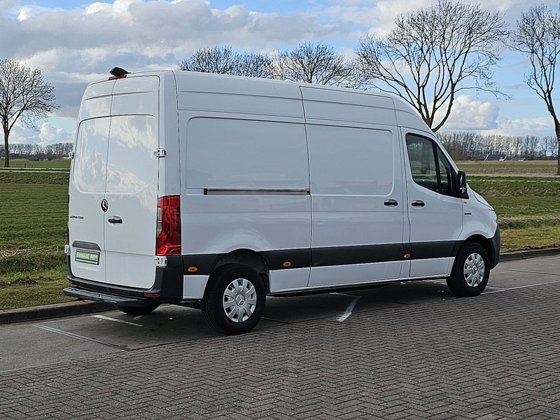 Mercedes-Benz eSprinter E-SRINTER AUT. L2H2 - Furgon, Elektromos kisteherautó: 3 kép. Mercedes-Benz eSprinter E-SRINTER AUT. L2H2 - Furgon, Elektromos kisteherautó: 3 kép.