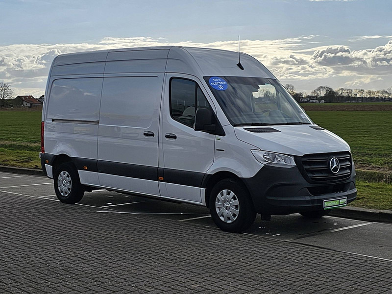 Mercedes-Benz eSprinter E-SRINTER AUT. L2H2 - Furgon, Elektromos kisteherautó: 5 kép. Mercedes-Benz eSprinter E-SRINTER AUT. L2H2 - Furgon, Elektromos kisteherautó: 5 kép.