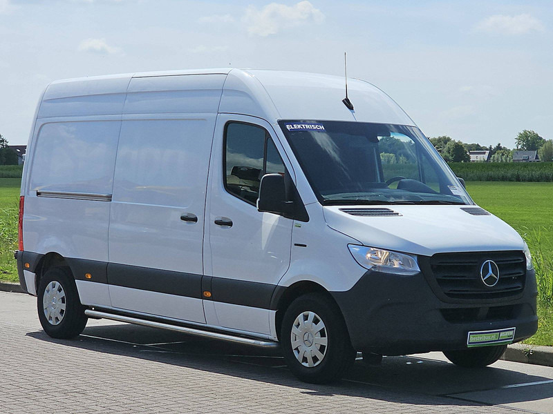 Mercedes-Benz eSprinter L2H2 35 KWH - Furgon, Elektromos kisteherautó: 5 kép. Mercedes-Benz eSprinter L2H2 35 KWH - Furgon, Elektromos kisteherautó: 5 kép.
