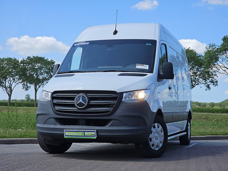 Mercedes-Benz eSprinter L2H2 35 KWH - Furgon, Elektromos kisteherautó: 1 kép. Mercedes-Benz eSprinter L2H2 35 KWH - Furgon, Elektromos kisteherautó: 1 kép.