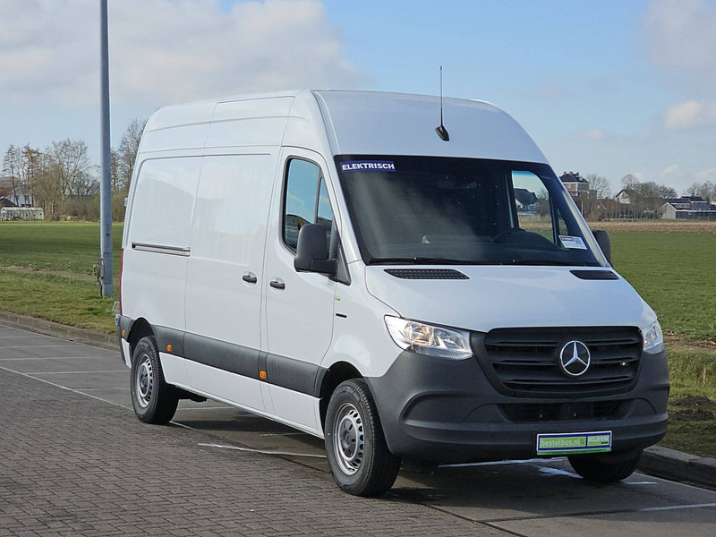Mercedes-Benz eSprinter L2H2 41kWh DEMO! - Furgon, Elektromos kisteherautó: 5 kép. Mercedes-Benz eSprinter L2H2 41kWh DEMO! - Furgon, Elektromos kisteherautó: 5 kép.