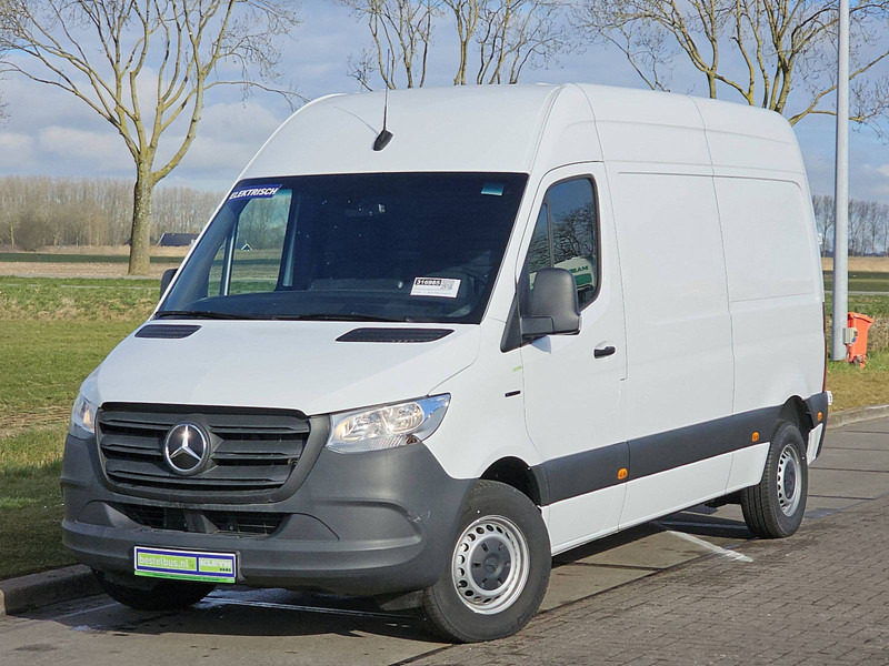 Mercedes-Benz eSprinter L2H2 41kWh DEMO! - Furgon, Elektromos kisteherautó: 2 kép. Mercedes-Benz eSprinter L2H2 41kWh DEMO! - Furgon, Elektromos kisteherautó: 2 kép.