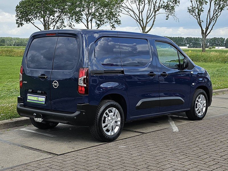 Opel Combo 1.3 L1 Navi PDC Trekhaak - Kis furgon: 3 kép. Opel Combo 1.3 L1 Navi PDC Trekhaak - Kis furgon: 3 kép.