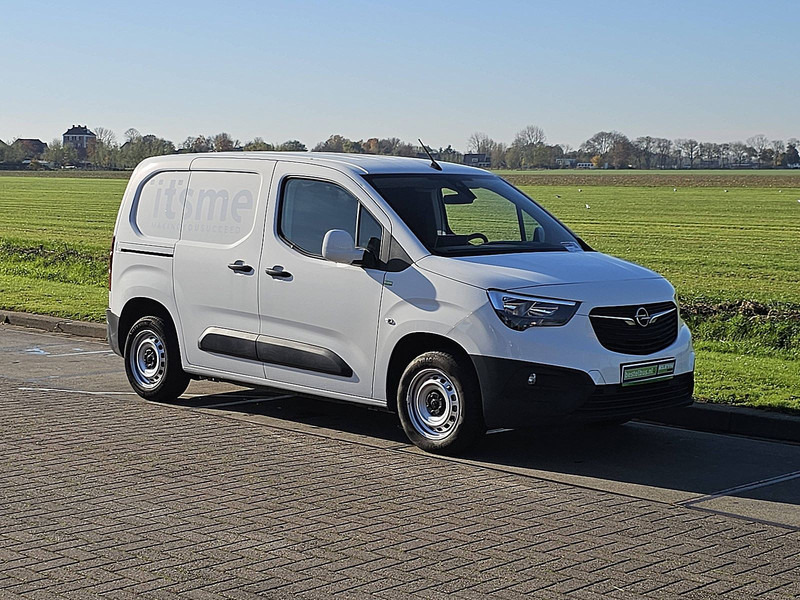 Opel Combo 1.6 D - Dobozos kisteherautó: 5 kép. Opel Combo 1.6 D - Dobozos kisteherautó: 5 kép.