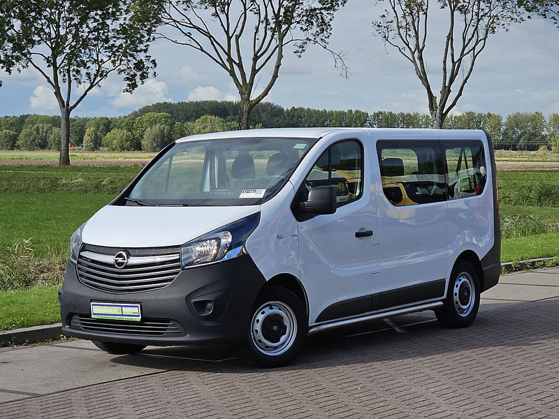 Opel Vivaro 1.6 L1 Combi 9p Airco - Minibusz, Kisbusz: 2 kép. Opel Vivaro 1.6 L1 Combi 9p Airco - Minibusz, Kisbusz: 2 kép.