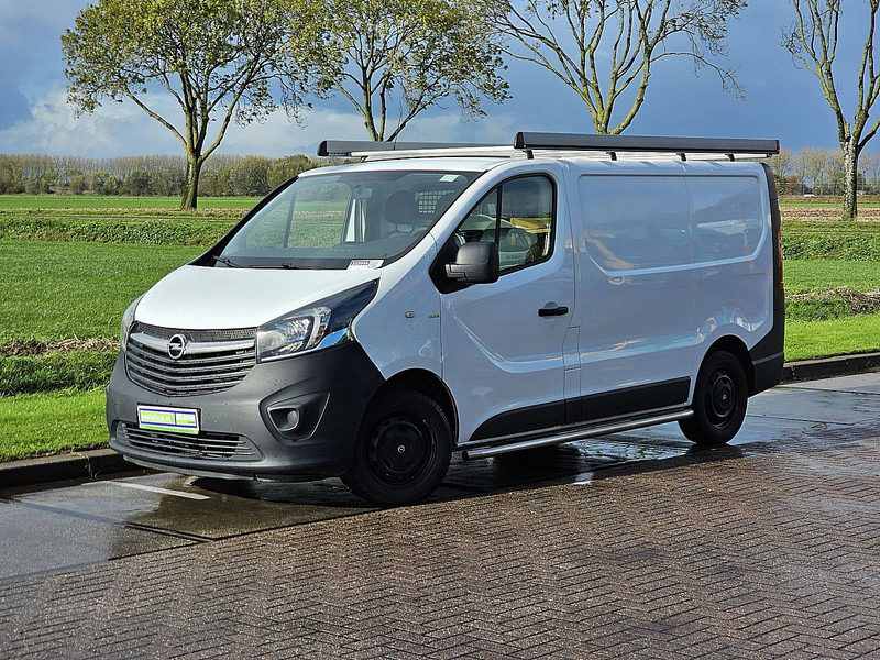 Opel Vivaro 1.6 ac navi - Kis furgon: 2 kép. Opel Vivaro 1.6 ac navi - Kis furgon: 2 kép.