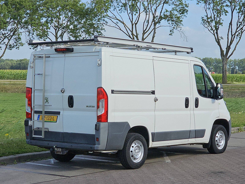 Peugeot Boxer 2.0 - Kis furgon: 3 kép. Peugeot Boxer 2.0 - Kis furgon: 3 kép.