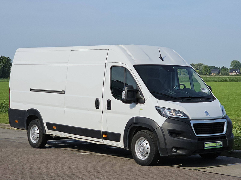 Peugeot Boxer 2.2 BHDI 140 L4H2 - Furgon: 5 kép. Peugeot Boxer 2.2 BHDI 140 L4H2 - Furgon: 5 kép.