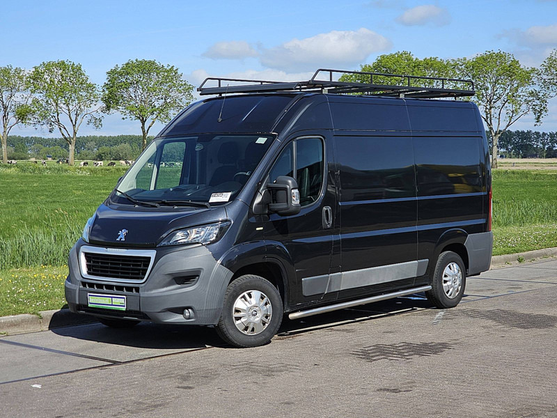 Peugeot Boxer 2.2 L2H2 Imperiaal Airco - Kis furgon: 2 kép. Peugeot Boxer 2.2 L2H2 Imperiaal Airco - Kis furgon: 2 kép.