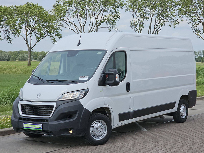 Peugeot Boxer 2.2 L3H2 140Pk Navi Eur6 - Furgon: 2 kép. Peugeot Boxer 2.2 L3H2 140Pk Navi Eur6 - Furgon: 2 kép.
