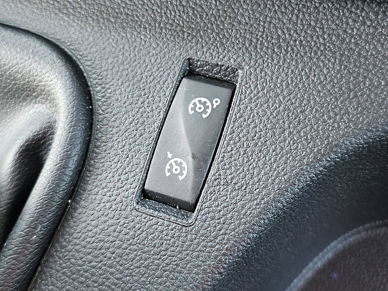 Dobozos kisteherautó Renault Master T35 ac navi EURO6: 10 kép.