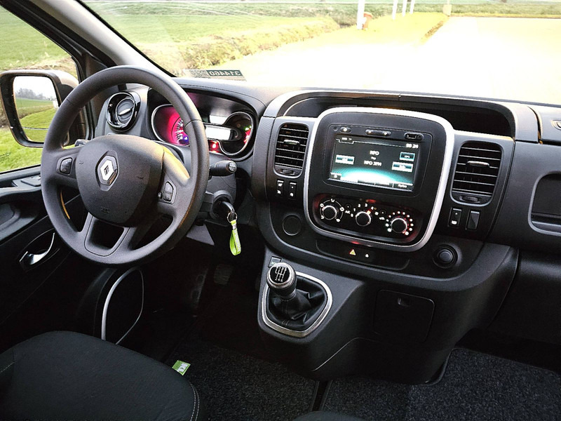 Interior photo 2: Kis furgon Renault Trafic 2.0 DCI AC DUBB CAB EURO6