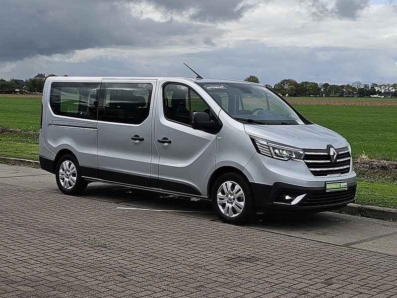 Renault Trafic 2.0 DCI ac aut. 8 pers EURO6 - Minibusz, Kisbusz: 5 kép. Renault Trafic 2.0 DCI ac aut. 8 pers EURO6 - Minibusz, Kisbusz: 5 kép.