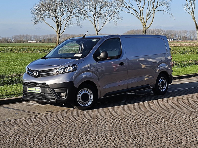 Toyota pro-ace 1.6 Worker EURO6 - Kis furgon: 2 kép. Toyota pro-ace 1.6 Worker EURO6 - Kis furgon: 2 kép.
