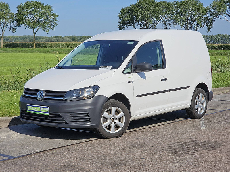 Volkswagen Caddy 2.0 TDI AC - Dobozos kisteherautó: 2 kép. Volkswagen Caddy 2.0 TDI AC - Dobozos kisteherautó: 2 kép.