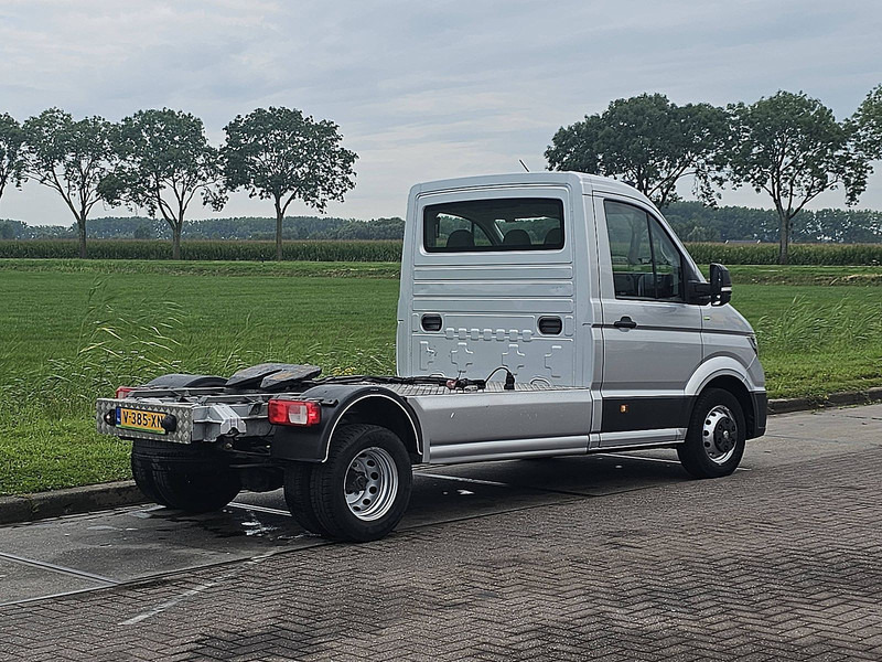 Volkswagen Crafter 50 2.0 TDI 177 TREKKER - Furgon: 3 kép. Volkswagen Crafter 50 2.0 TDI 177 TREKKER - Furgon: 3 kép.