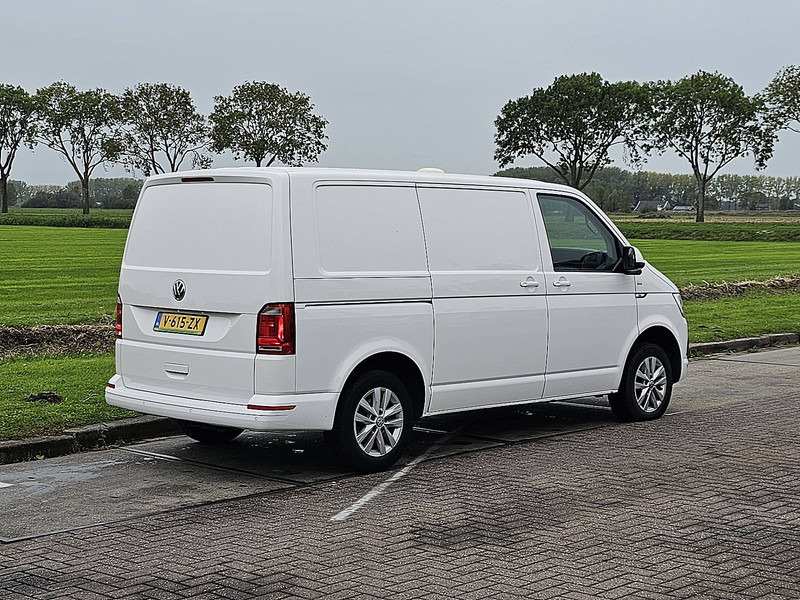 Volkswagen Transporter 2.0 TDI 115 EDITION L1H1 - Kis furgon: 3 kép. Volkswagen Transporter 2.0 TDI 115 EDITION L1H1 - Kis furgon: 3 kép.