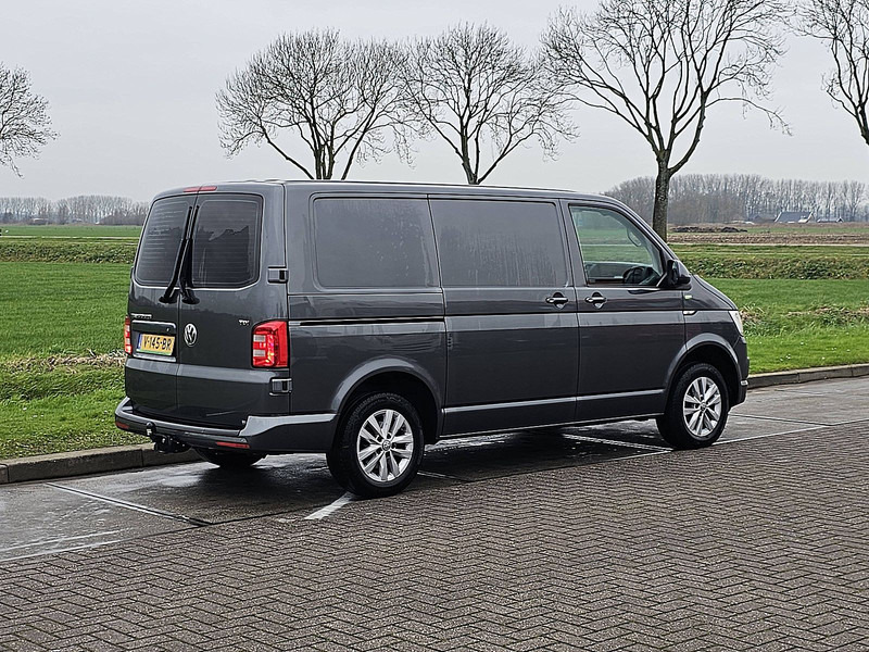Volkswagen Transporter 2.0 TDI - Kis furgon: 3 kép. Volkswagen Transporter 2.0 TDI - Kis furgon: 3 kép.