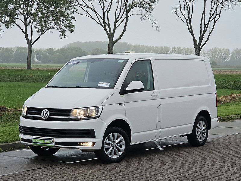 Volkswagen Transporter 2.0 TDI L1H1 Airco Euro6 NAP - Kis furgon: 2 kép. Volkswagen Transporter 2.0 TDI L1H1 Airco Euro6 NAP - Kis furgon: 2 kép.