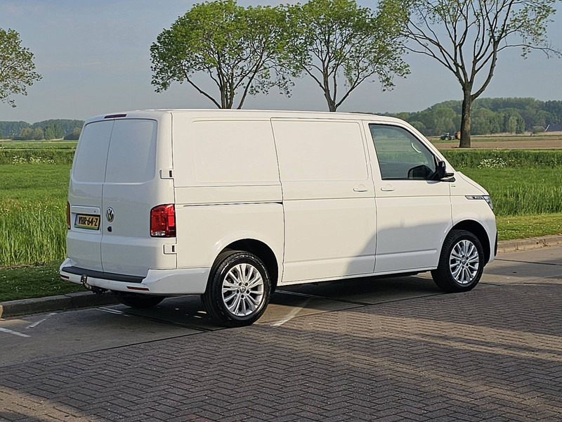 Volkswagen Transporter 2.0 TDI L1H1 BULLI LED NAP! - Kis furgon: 3 kép. Volkswagen Transporter 2.0 TDI L1H1 BULLI LED NAP! - Kis furgon: 3 kép.