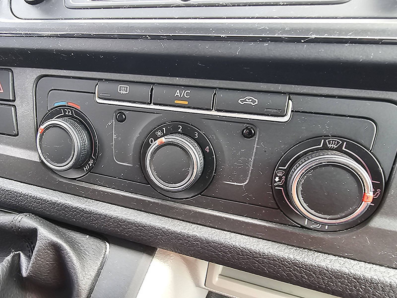 Kis furgon Volkswagen Transporter 2.0 TDI L2H1 Euro6 102Pk!: 10 kép.