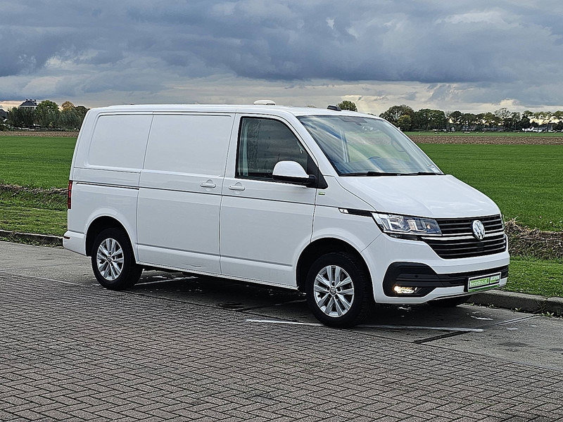 Volkswagen Transporter 2.0 TDI T6.1 L1H1 Euro6 NAP! - Kis furgon: 5 kép. Volkswagen Transporter 2.0 TDI T6.1 L1H1 Euro6 NAP! - Kis furgon: 5 kép.