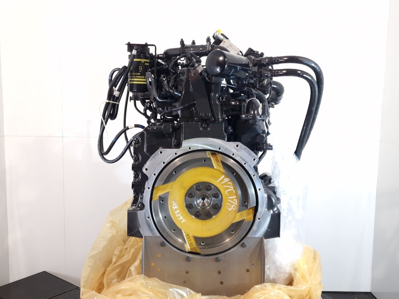 Cummins Komatsu QSB4.5/ SAA4D107E-3 CPL4731 New Engine (Plant) - Motor - Építőipari gépek: 2 kép. Cummins Komatsu QSB4.5/ SAA4D107E-3 CPL4731 New Engine (Plant) - Motor - Építőipari gépek: 2 kép.