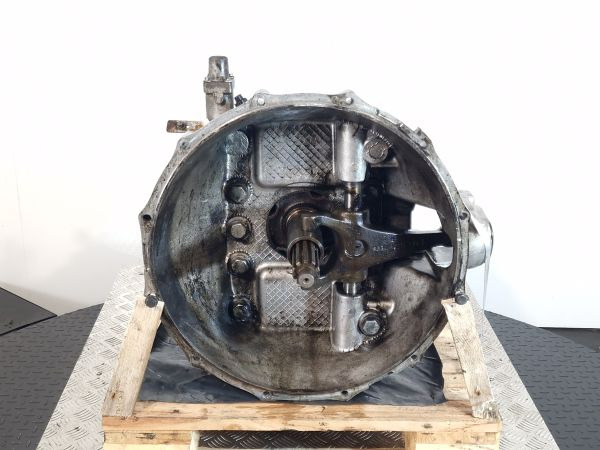 Eaton FS0/5206B V Y05192 Iveco Spec Gearbox - Sebességváltó: 3 kép. Eaton FS0/5206B V Y05192 Iveco Spec Gearbox - Sebességváltó: 3 kép.