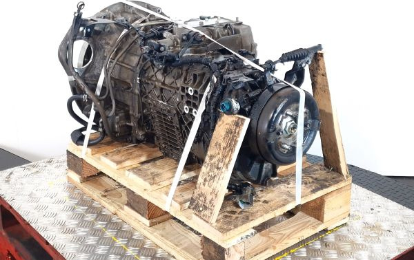 Isuzu PB-NKR81A Automatic Gearbox - Sebességváltó: 4 kép. Isuzu PB-NKR81A Automatic Gearbox - Sebességváltó: 4 kép.