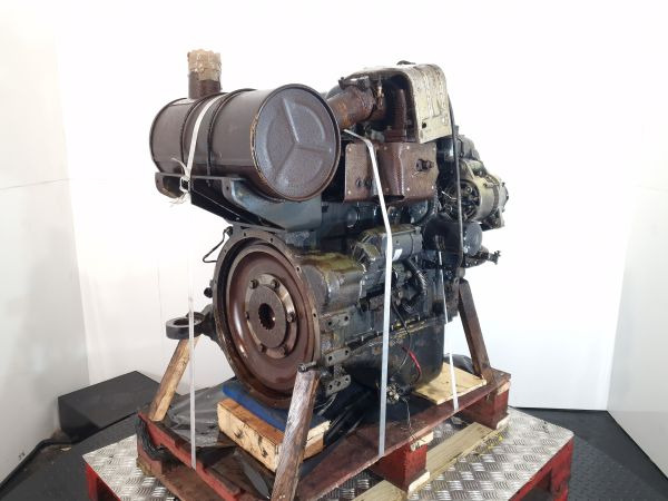 Komatsu/Cummins S4D102E-1/4BT3.9 Engine (Plant) - Motor - Építőipari gépek: 1 kép. Komatsu/Cummins S4D102E-1/4BT3.9 Engine (Plant) - Motor - Építőipari gépek: 1 kép.