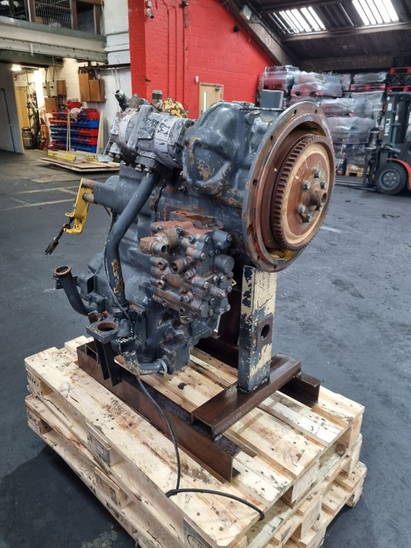 Komatsu WA320-3 Gearbox (Plant) - Sebességváltó - Építőipari gépek: 1 kép. Komatsu WA320-3 Gearbox (Plant) - Sebességváltó - Építőipari gépek: 1 kép.