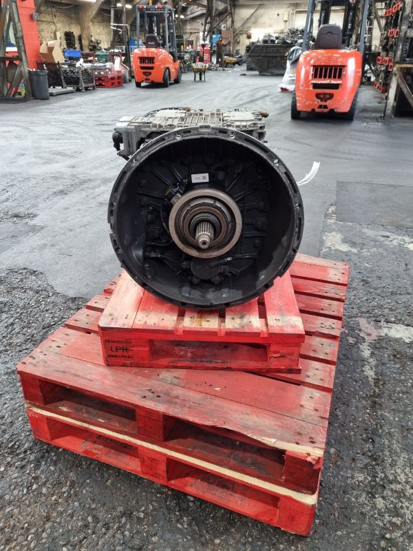 Volvo AT2412C Gearbox - Sebességváltó: 2 kép. Volvo AT2412C Gearbox - Sebességváltó: 2 kép.