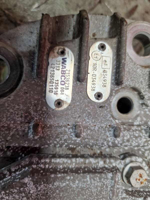 Volvo AT2612D Gearbox ECU Gearbox - Sebességváltó: 3 kép. Volvo AT2612D Gearbox ECU Gearbox - Sebességváltó: 3 kép.