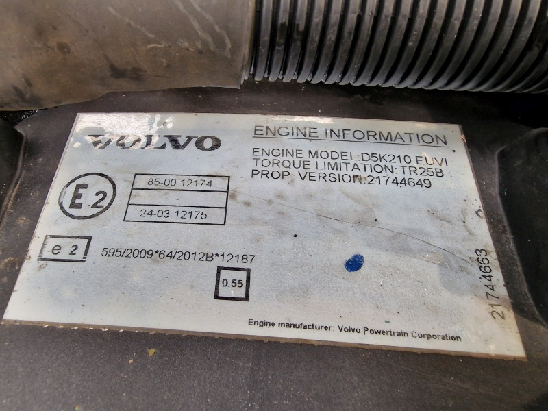 Volvo D5K 210 EUVI Engine (Truck) - Motor - Teherautó: 3 kép. Volvo D5K 210 EUVI Engine (Truck) - Motor - Teherautó: 3 kép.