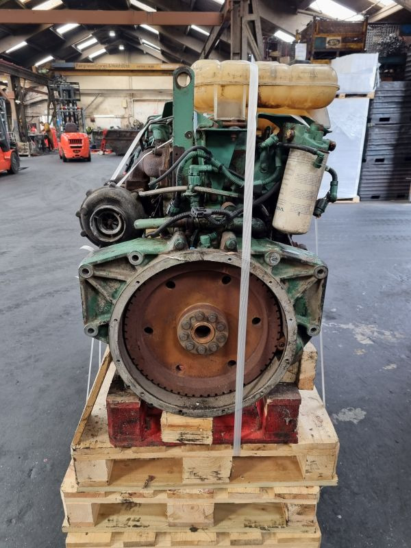 Volvo D6B Engine (Truck) - Motor - Teherautó: 2 kép. Volvo D6B Engine (Truck) - Motor - Teherautó: 2 kép.