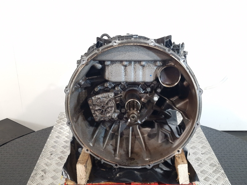 ZF Astronic 12AS1420TO Gearbox - Sebességváltó: 2 kép. ZF Astronic 12AS1420TO Gearbox - Sebességváltó: 2 kép.