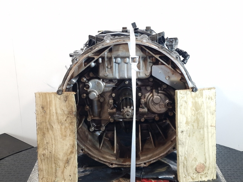 ZF Astronic 12AS2330TD Gearbox - Sebességváltó: 2 kép. ZF Astronic 12AS2330TD Gearbox - Sebességváltó: 2 kép.