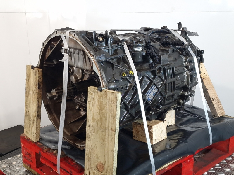 ZF Astronic 12AS2330TD Gearbox - Sebességváltó: 1 kép. ZF Astronic 12AS2330TD Gearbox - Sebességváltó: 1 kép.
