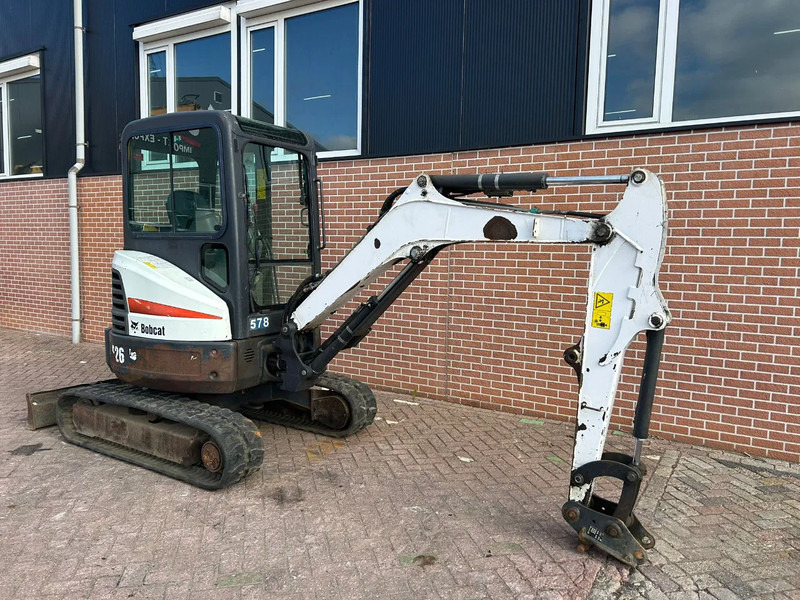 Bobcat E26 - Minikotró: 3 kép. Bobcat E26 - Minikotró: 3 kép.