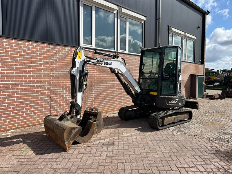 Bobcat E27 - Minikotró: 1 kép. Bobcat E27 - Minikotró: 1 kép.