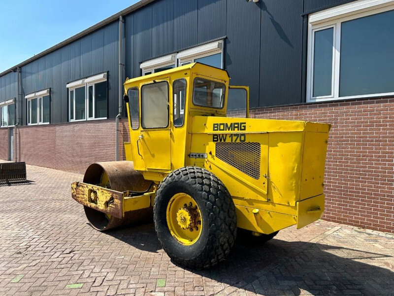 Bomag BW170D - Henger: 3 kép. Bomag BW170D - Henger: 3 kép.