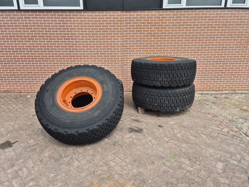 Bridgestone 20.5R25 - Gumiabroncs: 1 kép. Bridgestone 20.5R25 - Gumiabroncs: 1 kép.