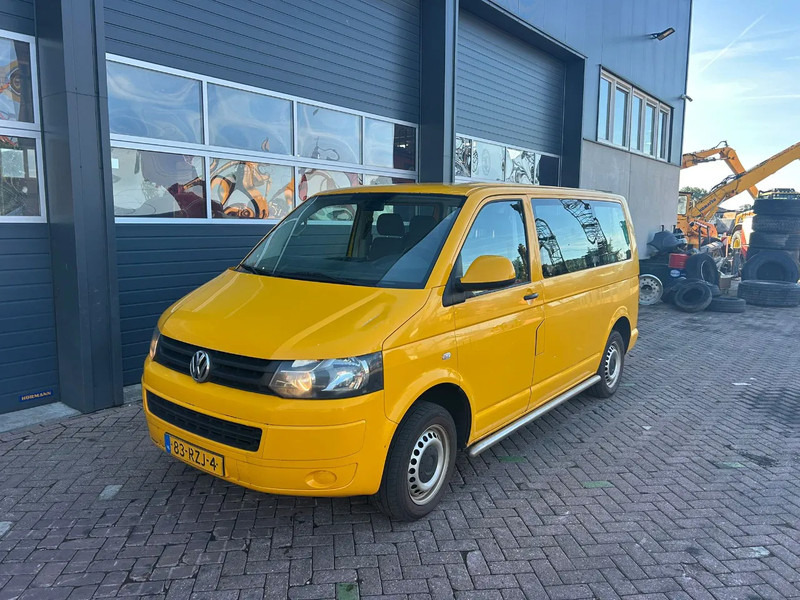 Volkswagen Transporter Kombi - Busz: 1 kép. Volkswagen Transporter Kombi - Busz: 1 kép.